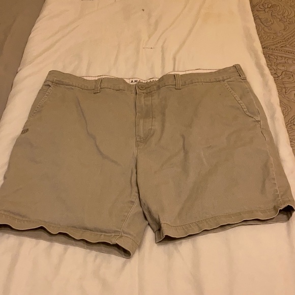 American Eagle Outfitters Other - Men’s AE shorts size 42